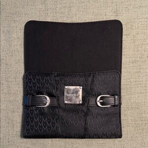 Miche Elegant Black Clutch with Metal Accents
Petite shell name - Honor